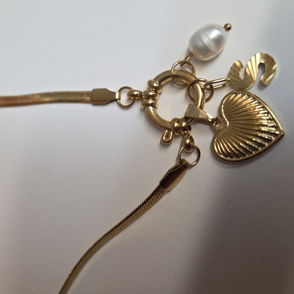 Nwt Non Tarnish Intial S Necklace - Picture 4 of 5